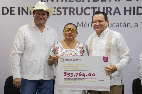 Entrega el Gobierno de Yucatán apoyos al campo y becas